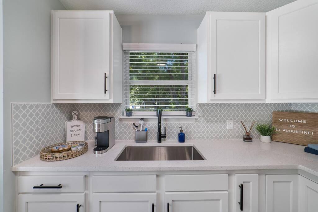 New Modern Bungalow Close To Downtown! Fully Fenced Yard Saint Augustine Exterior foto